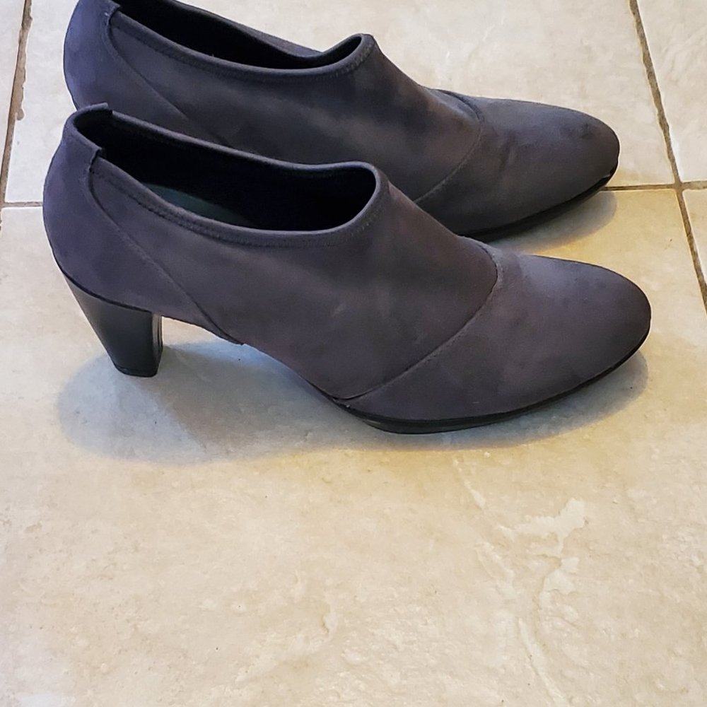 Ecco Swede Bootie Heels (size 9)